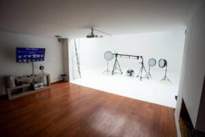 Característica formación Investigación Polux Studios - Alquiler de estudios fotográficos Bogotá
