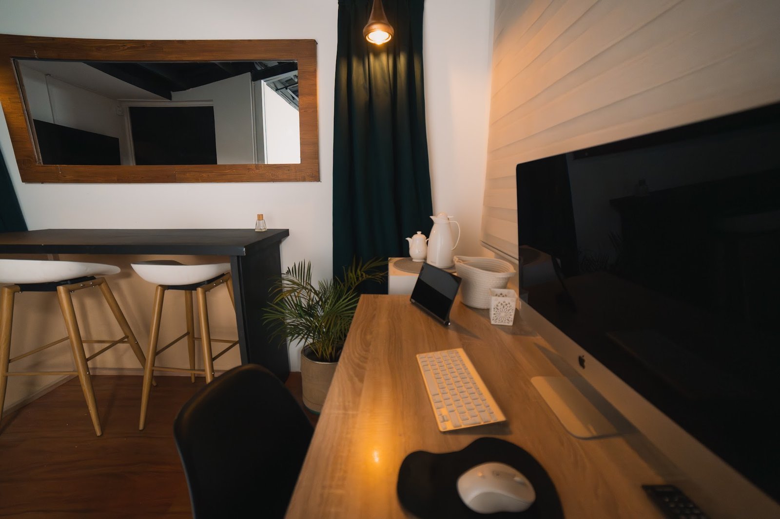 Zona de trabajo y postproducción en Pólux Studios